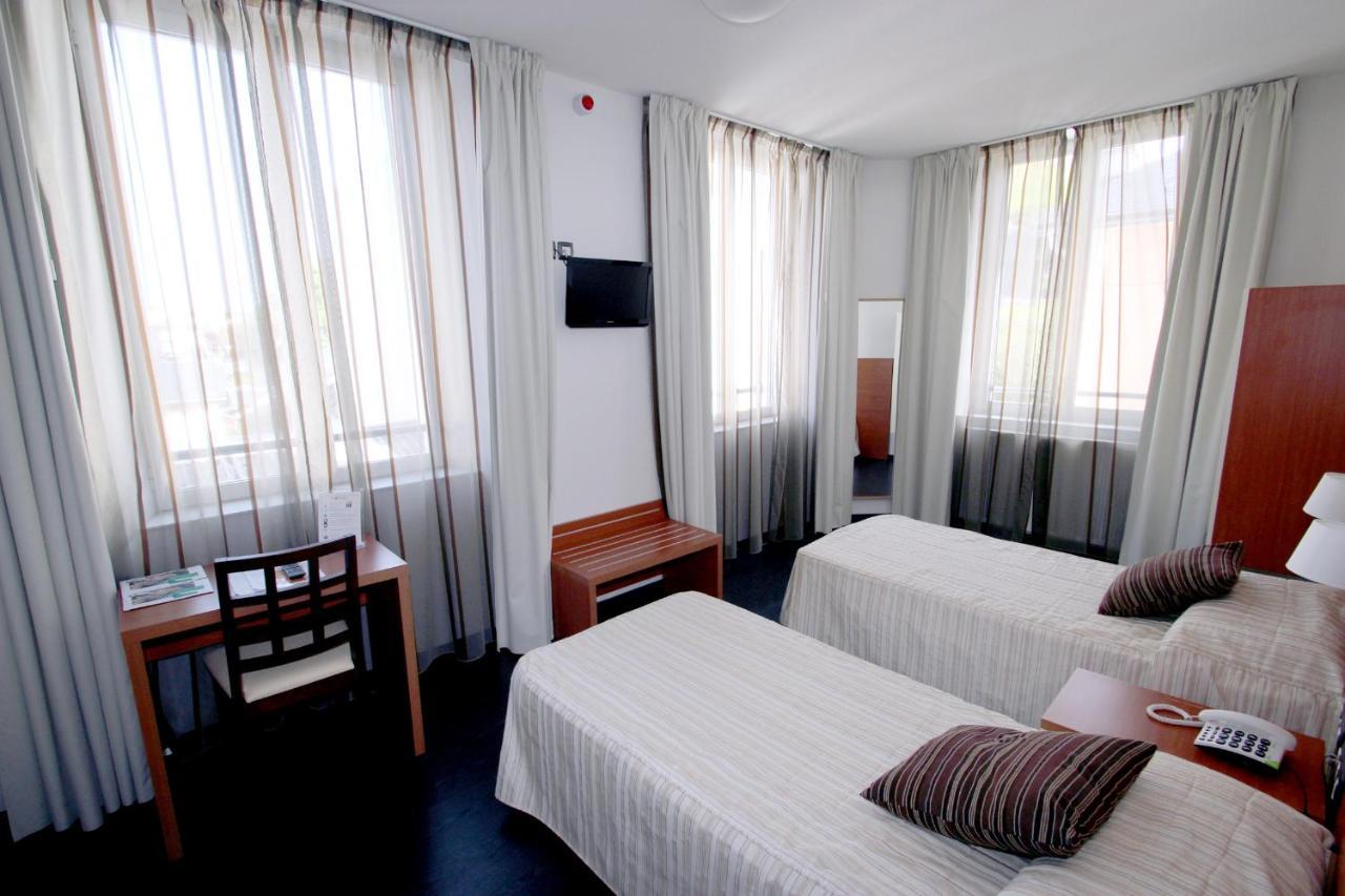 Hotel Florence Lourdes Bilik gambar